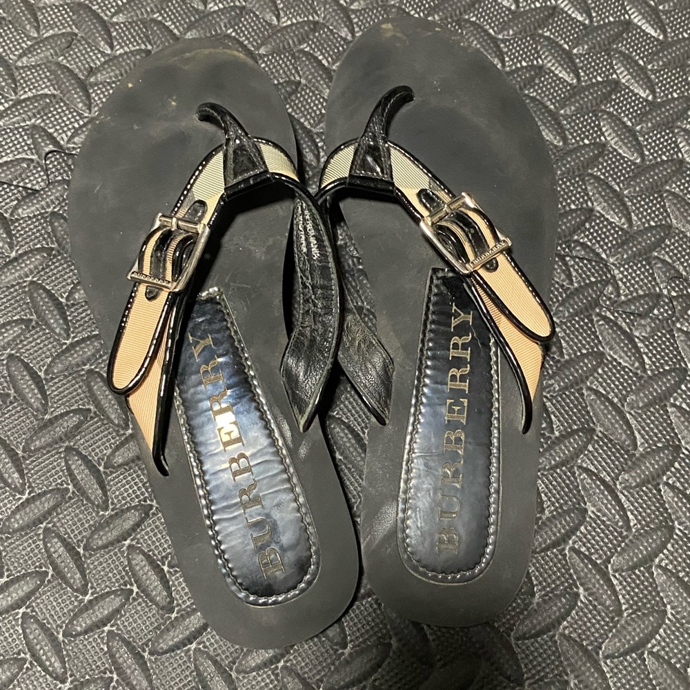 Burberry Flipflop size 39